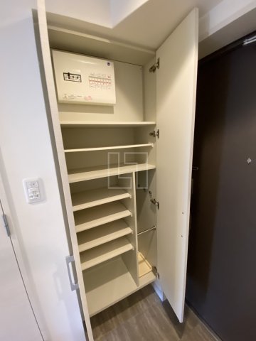 収納　クオーレ靭公園　下駄箱