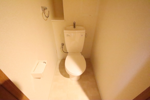 トイレ　※別室の参考写真の為、現況優先です。