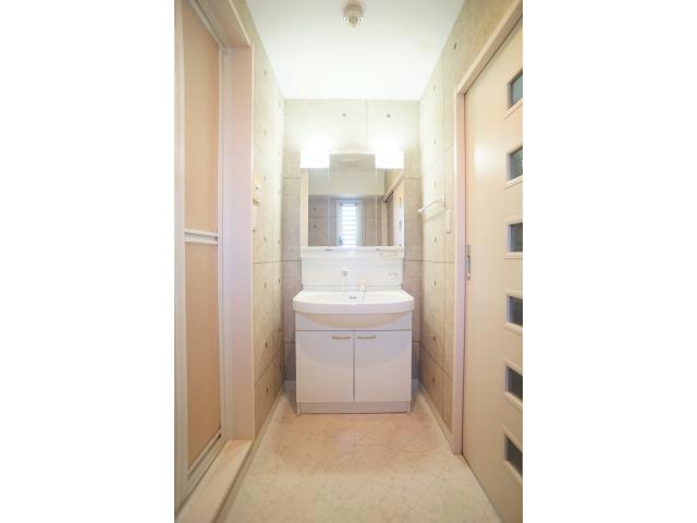 洗面設備　収納付き三面鏡シャンプードレッサー