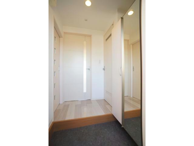 玄関　ミラー付きシューズボックス