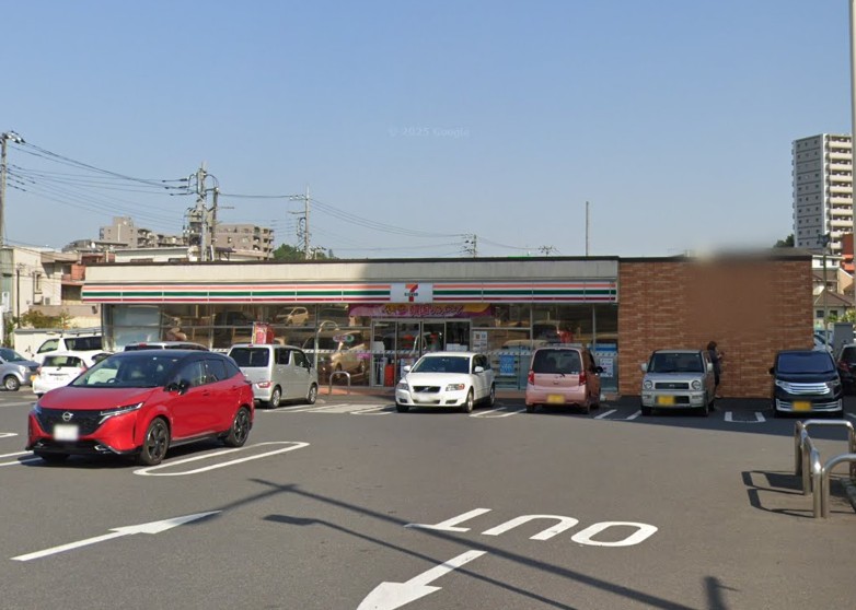 コンビニ　セブンイレブン成田花崎町店（コンビニ）まで353m