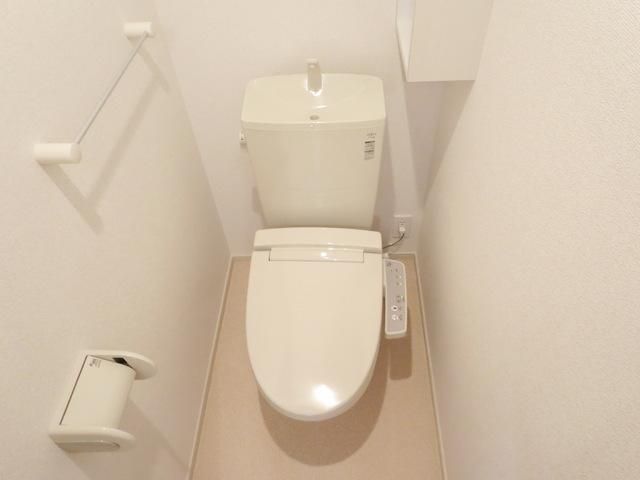 トイレ　★清潔感漂うウォシュレット付きのトイレです★