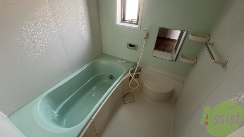 バス・シャワールーム　風呂です。追い焚き機能等が付いています。