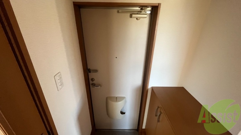 玄関　玄関です。下駄箱やポストも付いています。