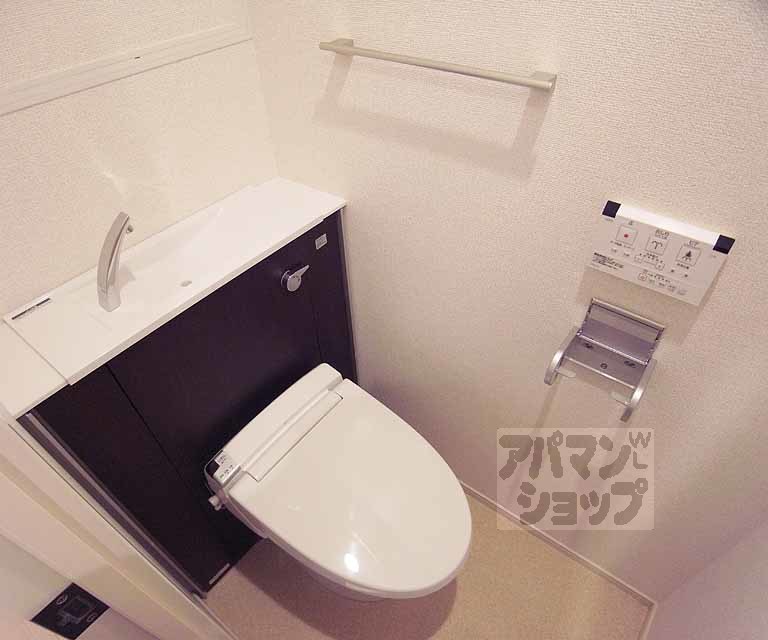 トイレ　ウォシュレット付き