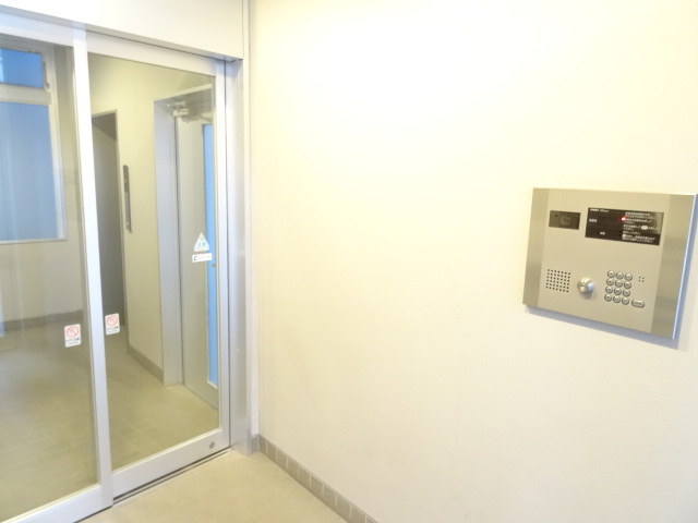 ロビー　オートロック付！ＡＬＳＯＫセキュリティも導入♪