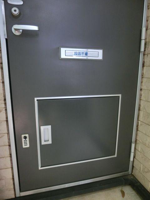 エントランス　宅配ボックス付き
