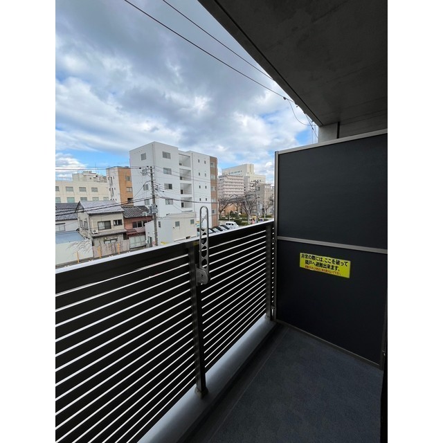 バルコニー　（参考）他室の写真を使用しています。現況優先となります。