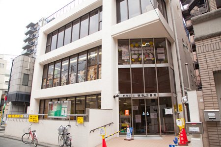 図書館　新宿区立鶴巻図書館（図書館）まで284m