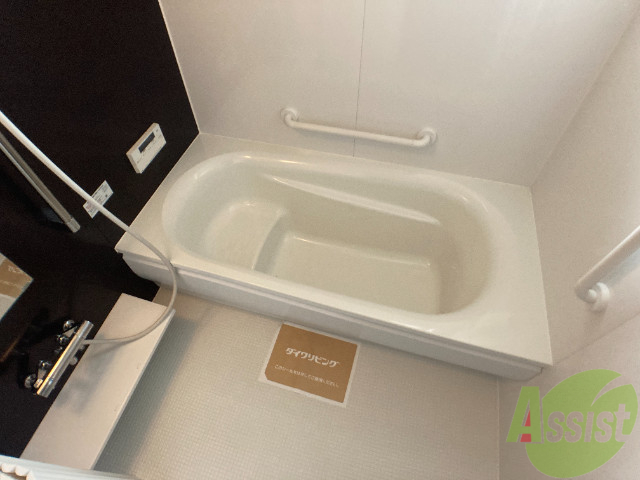 バス・シャワールーム　追い焚き機能が付いているのでいつでも温かいお風呂に入れますよ