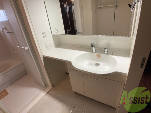 洗面設備　洗面台は独立しています。朝の身支度はこちらでどうぞ～。