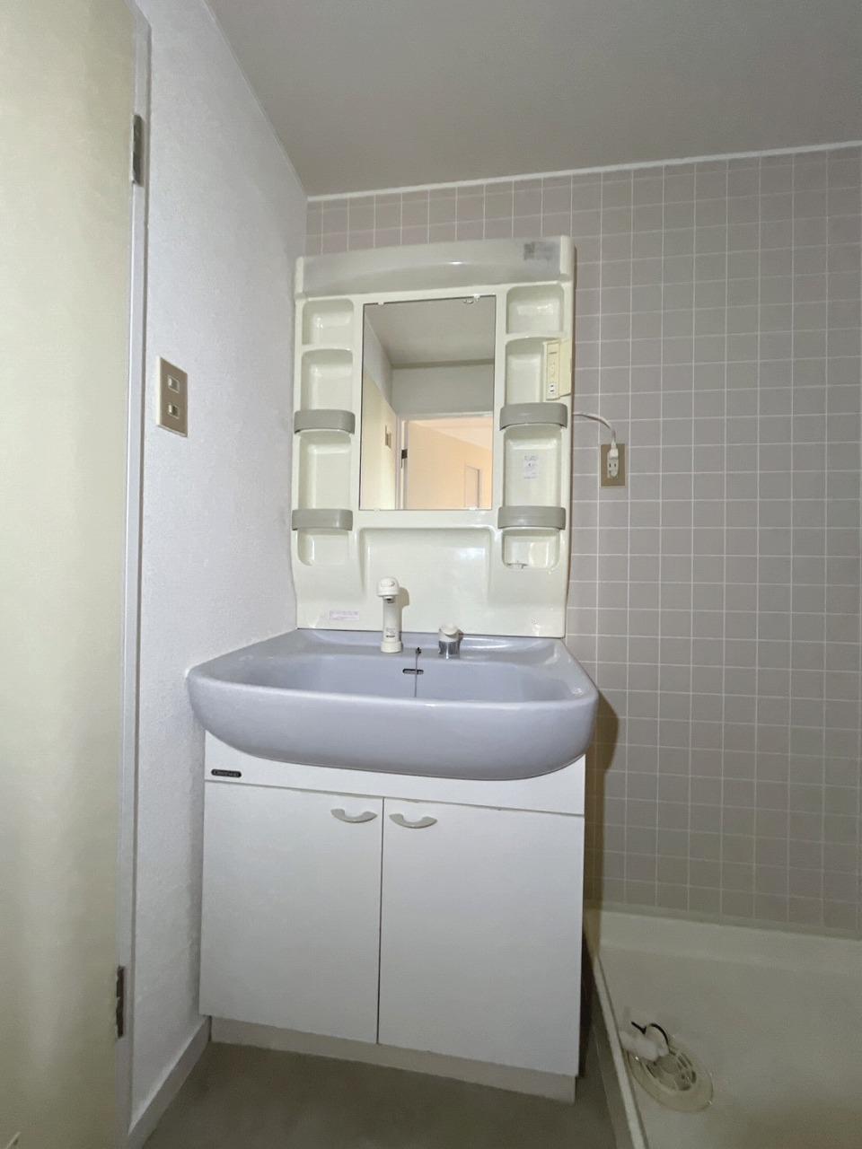 洗面設備　シャンプードレッサー＆洗濯機置き場