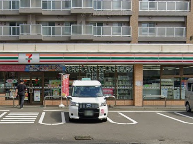 コンビニ　セブンイレブン札幌北5条東2丁目店（コンビニ）まで736m