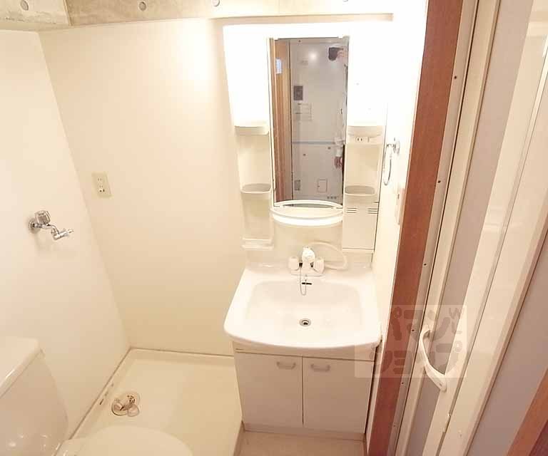 洗面設備　シャンプドレッサー、洗濯機置き場