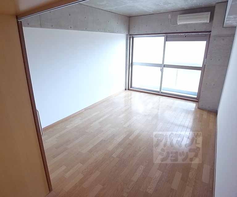 居室・リビング　一部コンクリート打ちっぱなし！