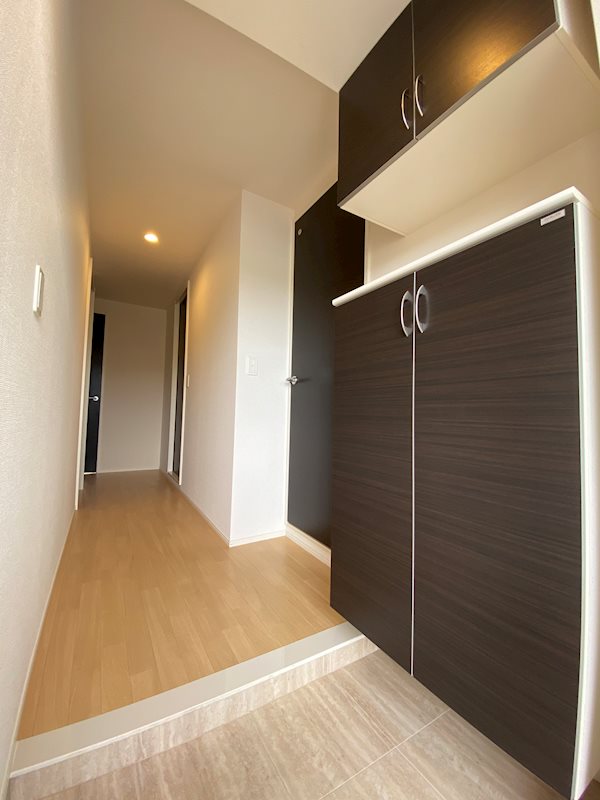 玄関　※別号室の写真です