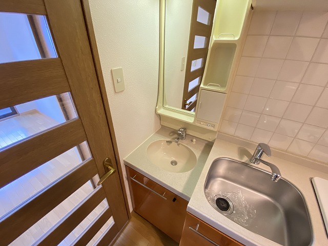 洗面設備　脱衣スペースもあります