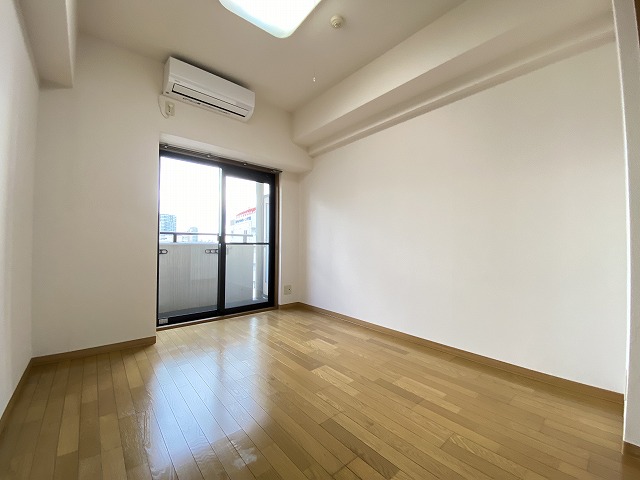 居室・リビング　こちらの居間で趣味の時間をお楽しみください