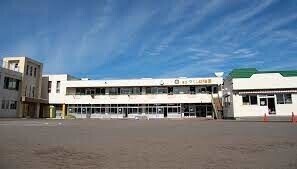 幼稚園・保育園　富丘つくし保育園（幼稚園・保育園）まで518m