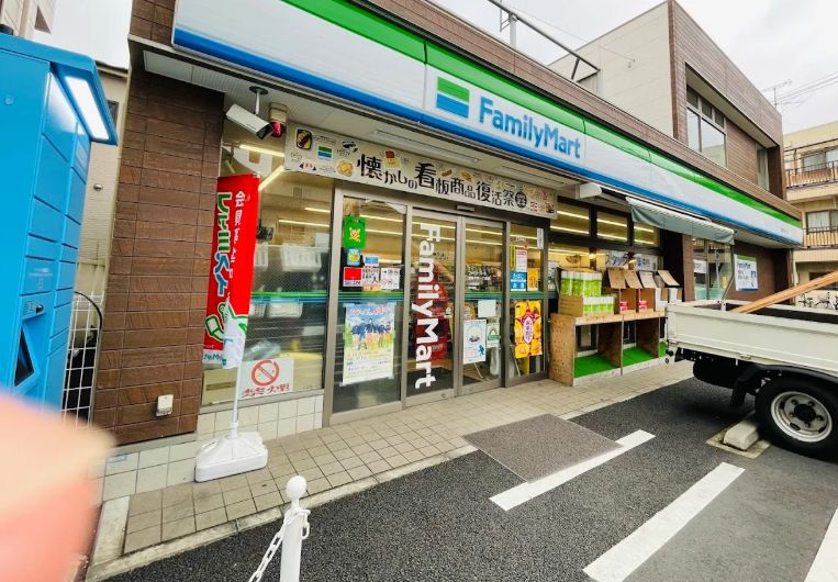 コンビニ　ファミリーマート 豊島千早一丁目店（コンビニ）まで327m