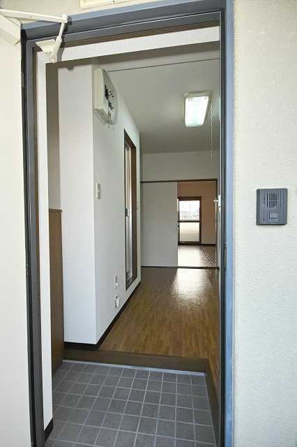 玄関　実際のお部屋と異なる場合があります