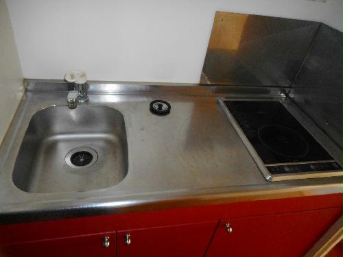 キッチン　シンク広めで料理しやすいです！