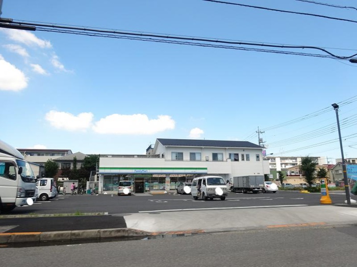 コンビニ　ファミリーマート（コンビニ）まで500m