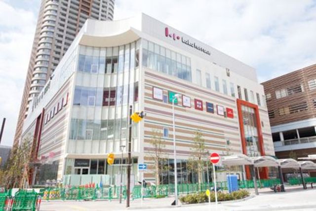 ショッピングセンター　ららテラス武蔵小杉（ショッピングセンター）まで506m