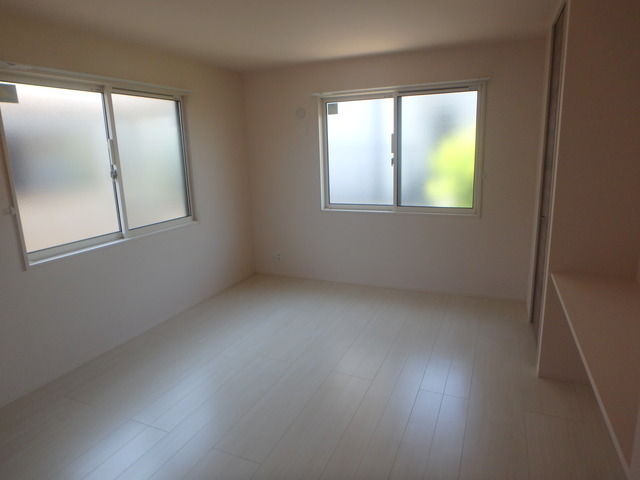 その他部屋・スペース　２面採光の明るい室内