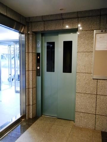 エントランス　エレベーター