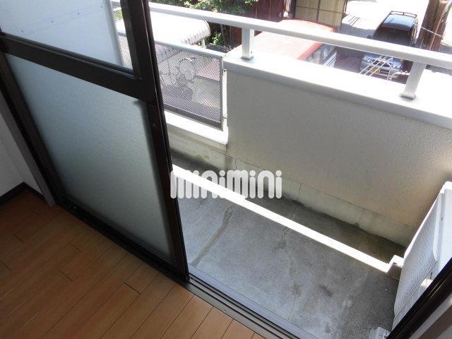 バルコニー　南向きのバルコニーで陽も入りますね。