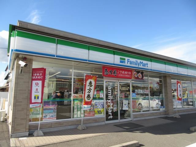 コンビニ　ファミリーマート（コンビニ）まで630m