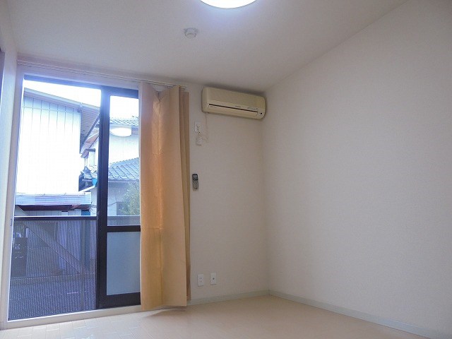 居室・リビング　写真は102号室です(参考)