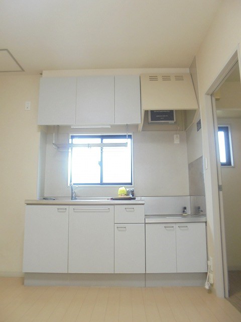 キッチン　写真は102号室です(参考)