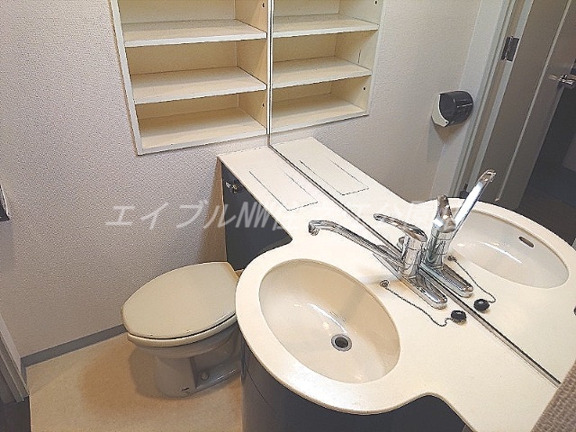 洗面設備　モデルルーム撮影※実際は家具・家電無し