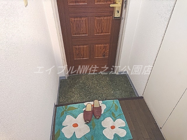 玄関　モデルルーム撮影※実際は家具・家電無し