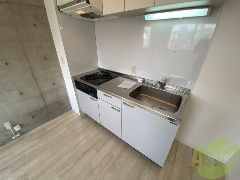 キッチン　システムキッチン完備で２口ついているので料理もできます！