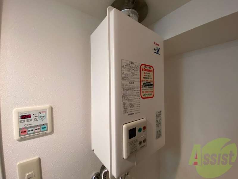 その他設備　給湯器は簡単操作で温度調整ができますよ。
