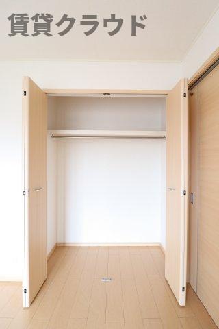 収納　お洋服がかけられるハンガーラック付きです♪