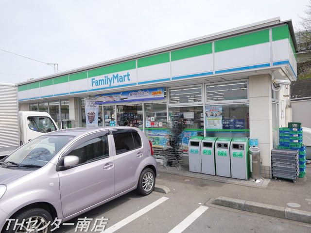 コンビニ　ファミリーマート南山田三丁目店（コンビニ）まで130m