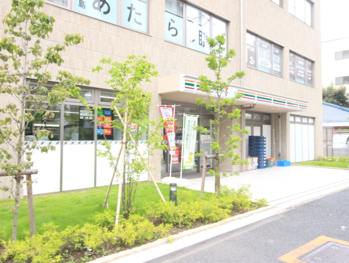 コンビニ　セブンイレブン（コンビニ）まで292m