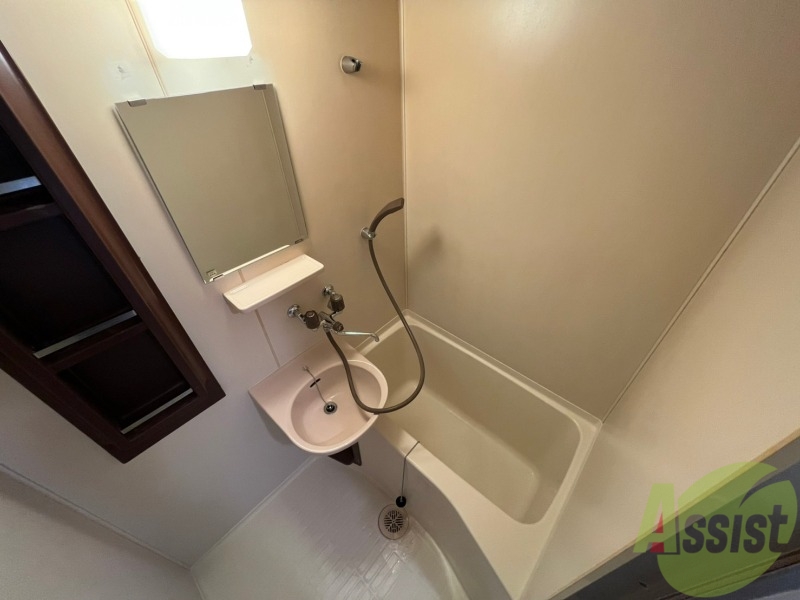 バス・シャワールーム　疲れを癒すには湯船でゆっくりするのが良いですよ。