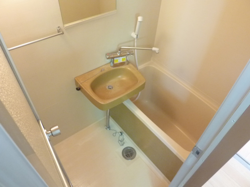 バス・シャワールーム　P1490655（圧縮済）