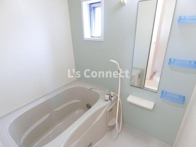 バス・シャワールーム　追焚き、浴室乾燥付きのお風呂。