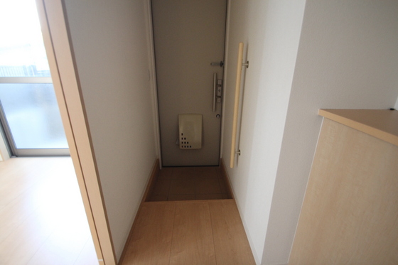 玄関　※別部屋の写真です