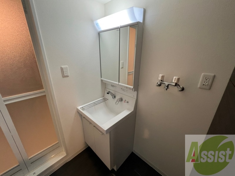 洗面設備　こちらに洗面台があります。朝の洗顔はこちらで。