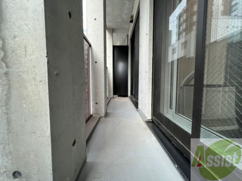 バルコニー　バルコニーは幅があり、広い印象を受けました。