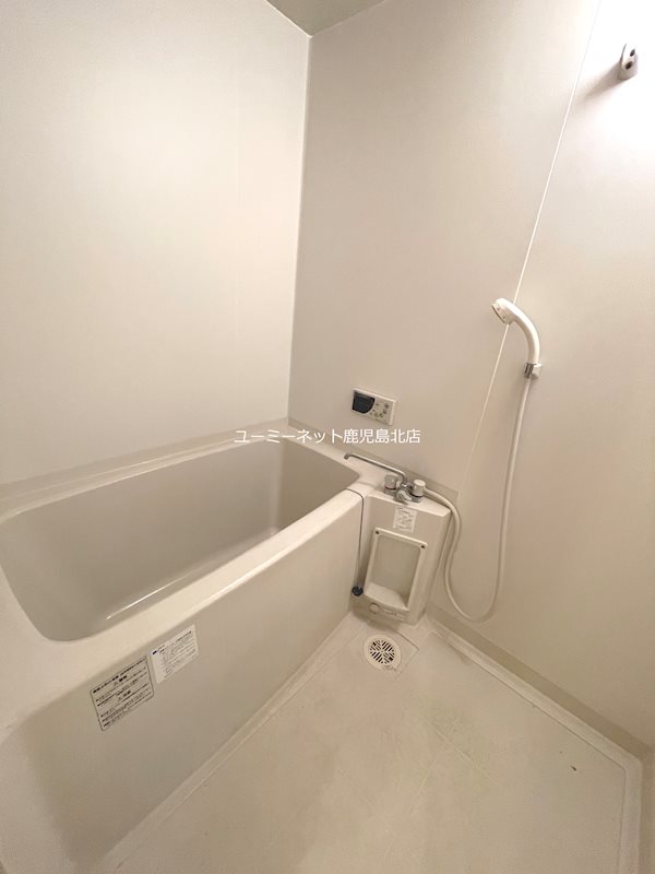 バス・シャワールーム　清掃前のお写真です