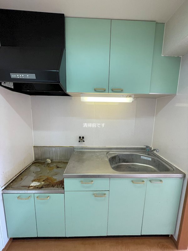 キッチン　清掃前のお写真です