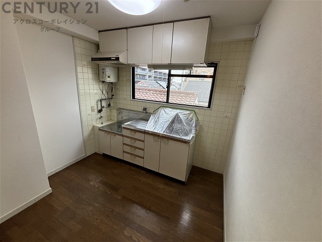 居室・リビング　床色が落ち着いた色合いで綺麗です♪